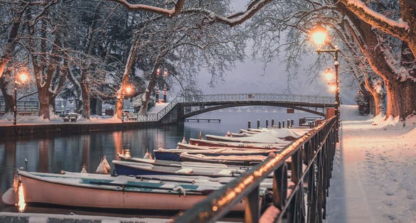winter game on the lake of Annecy