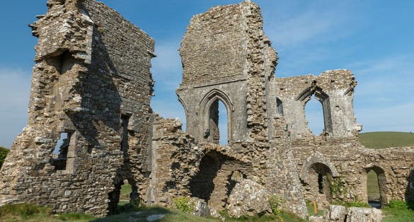 Photo of the ruins of Corfe castle in Dorset, England.