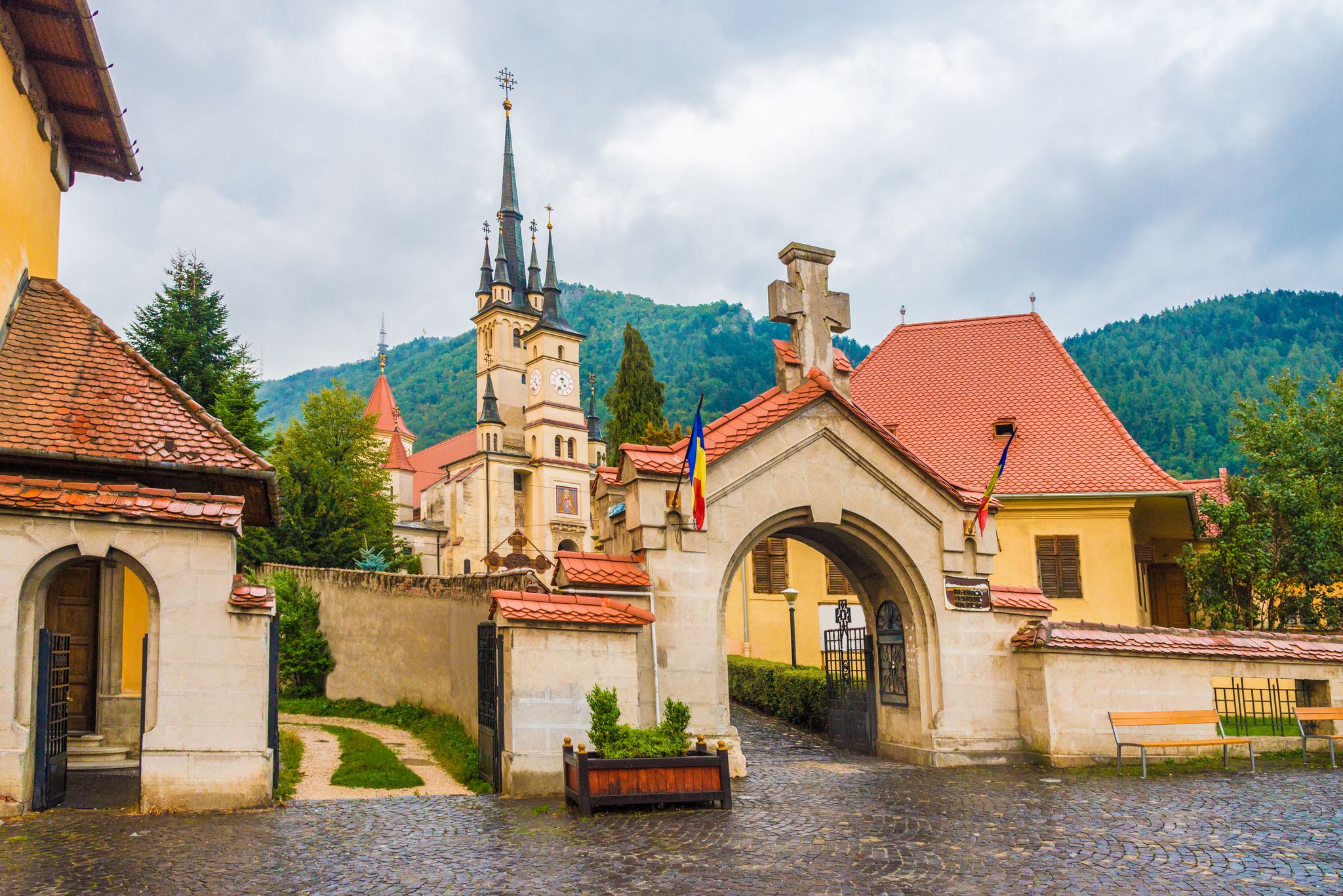 saint-nicholas-church-brasov-romania.jpg