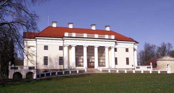 photo of pakruojo dvaras.