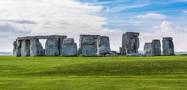 Stonehenge and Salisbury Cathedral Private Tour from Southampton