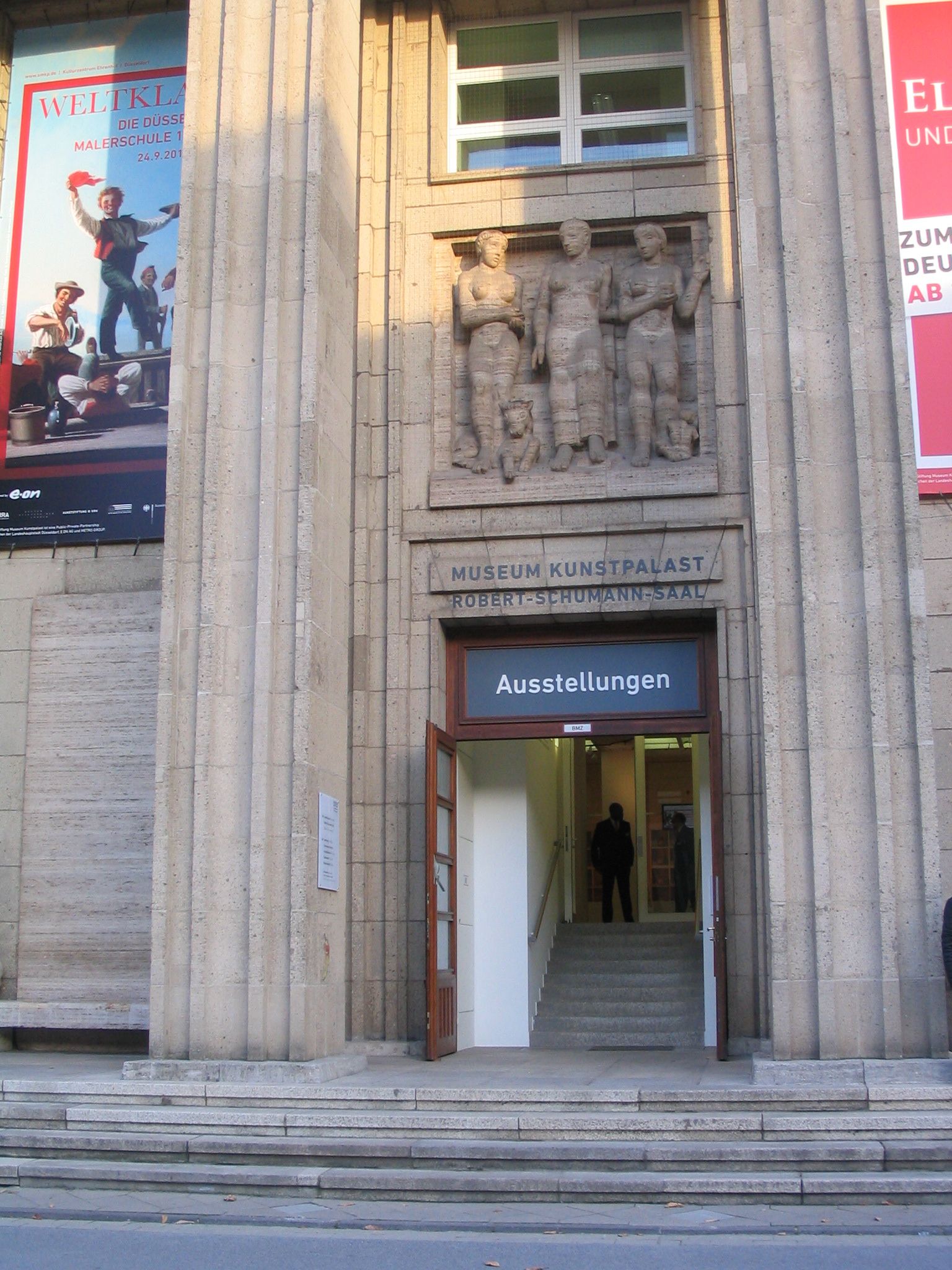 Entrance Eastern wing