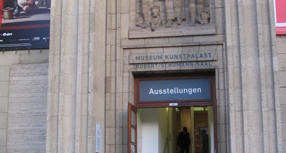 Entrance Eastern wing