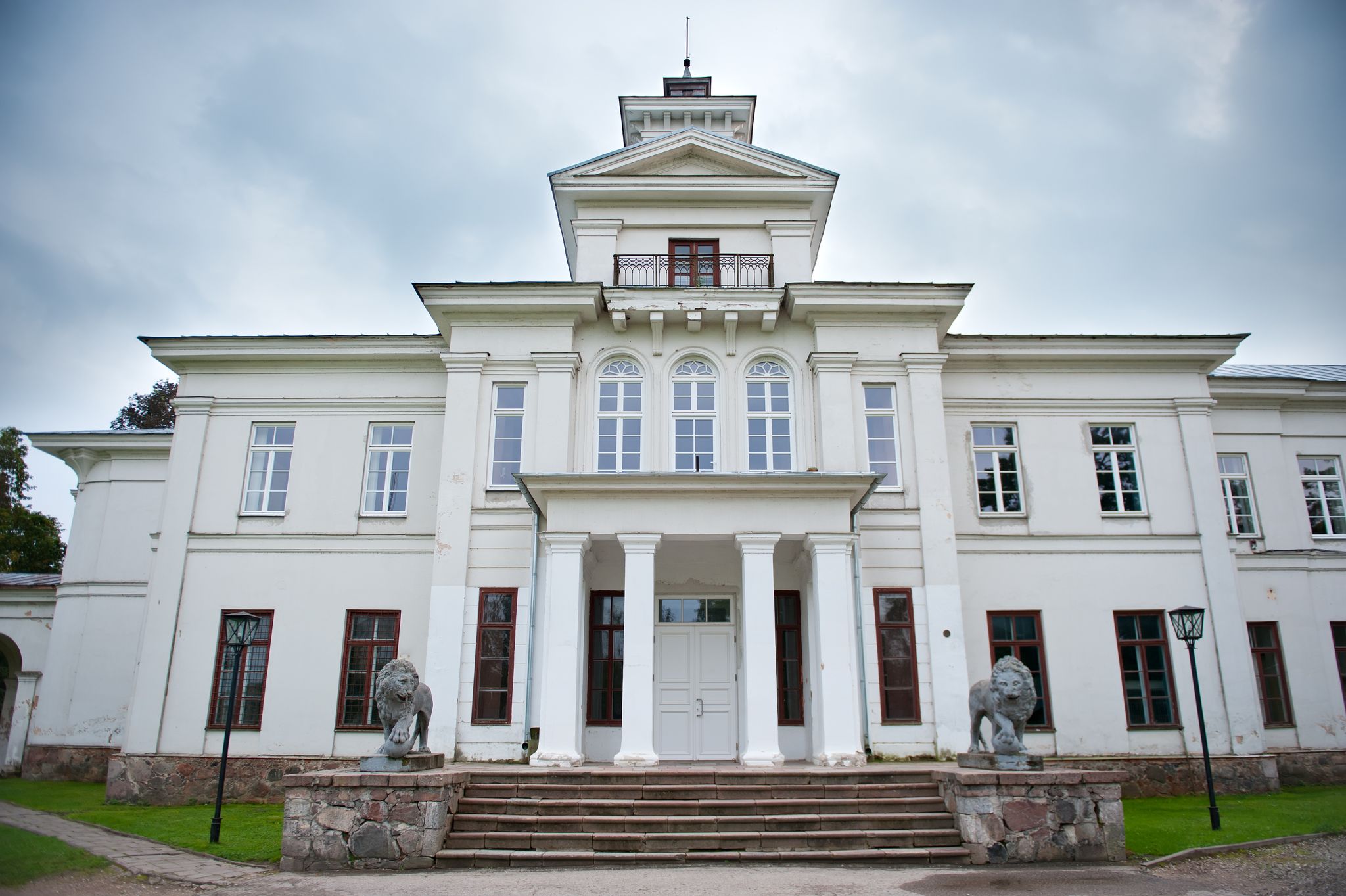 Astravas Manor in Astravas, Birzai, Lithuania. Astravas Manor is a manor in Birzai suburb Astravas, Lithuania. It was commissioned by Jan Tyszkewicz and was built in 1849 - 1862 in neoclassical style.
