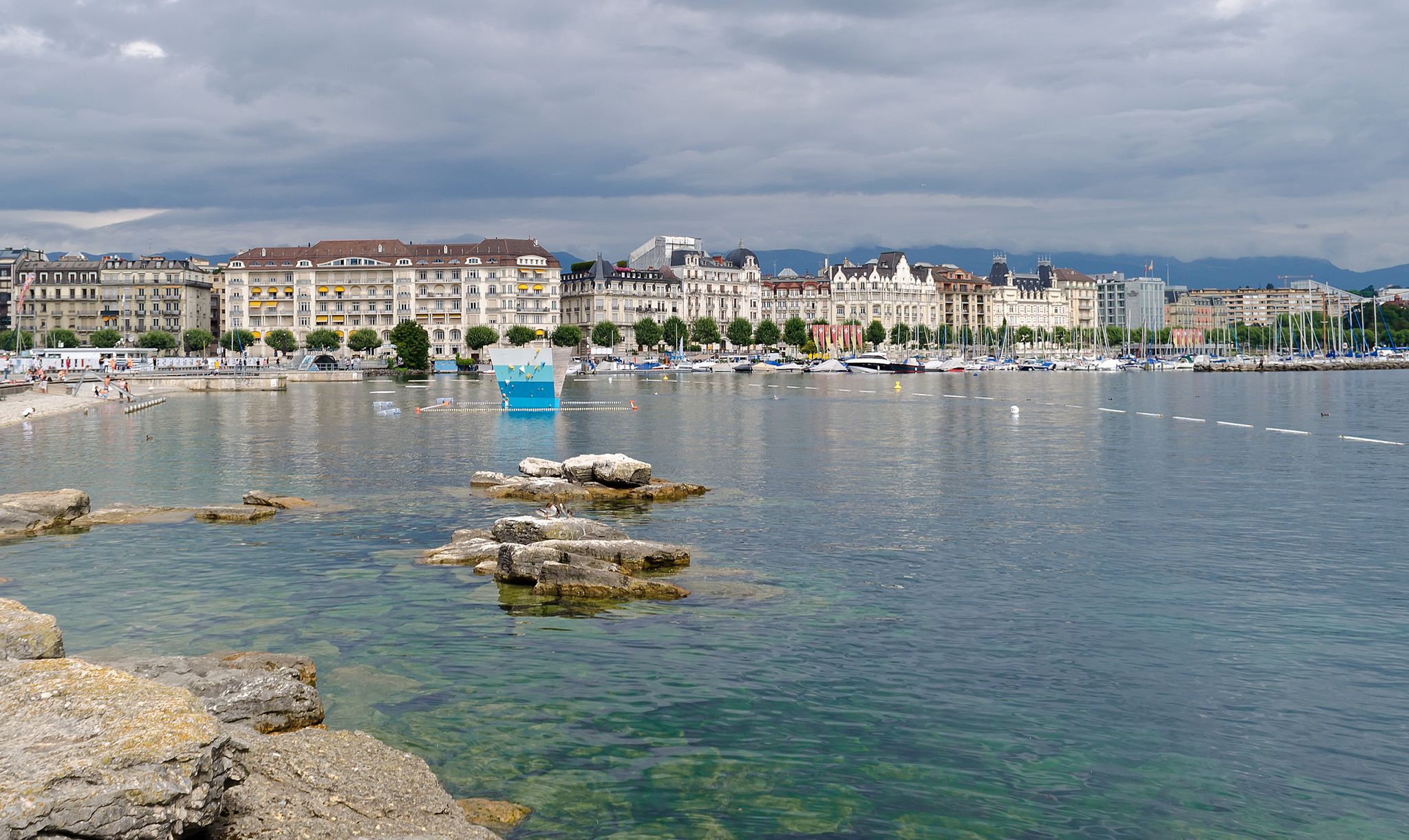 Photo of waterfront view from Bains des Paquis in Geneva, Switzerland.