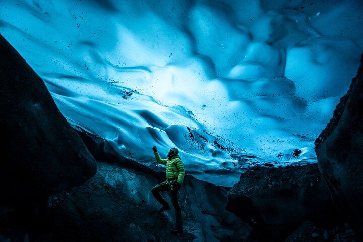 Jökulsárlón: Blue Ice Cave and a Long Glacier Hike