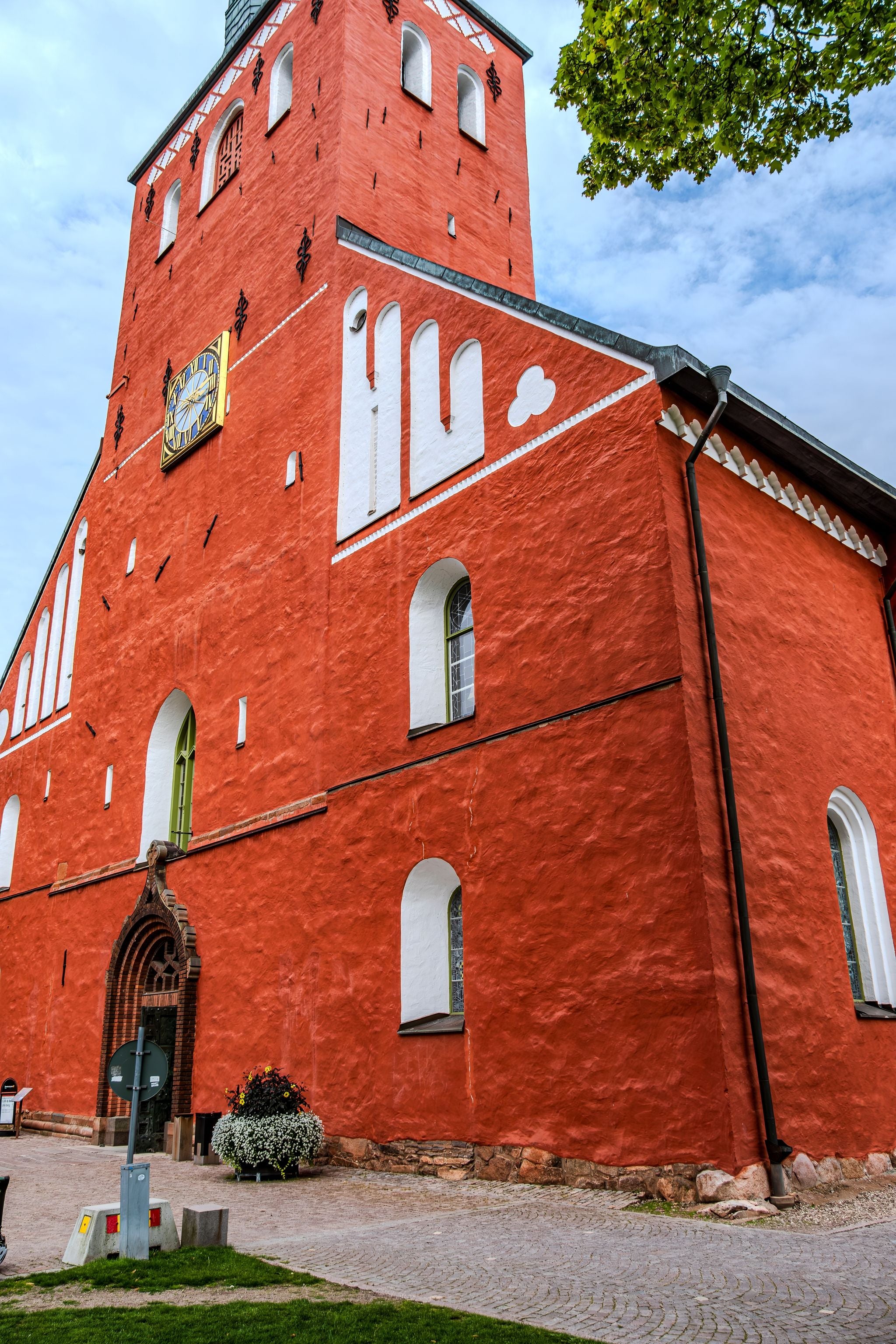 photo of front view of Växjö Cathedral in Kronoberg County, Sweden.