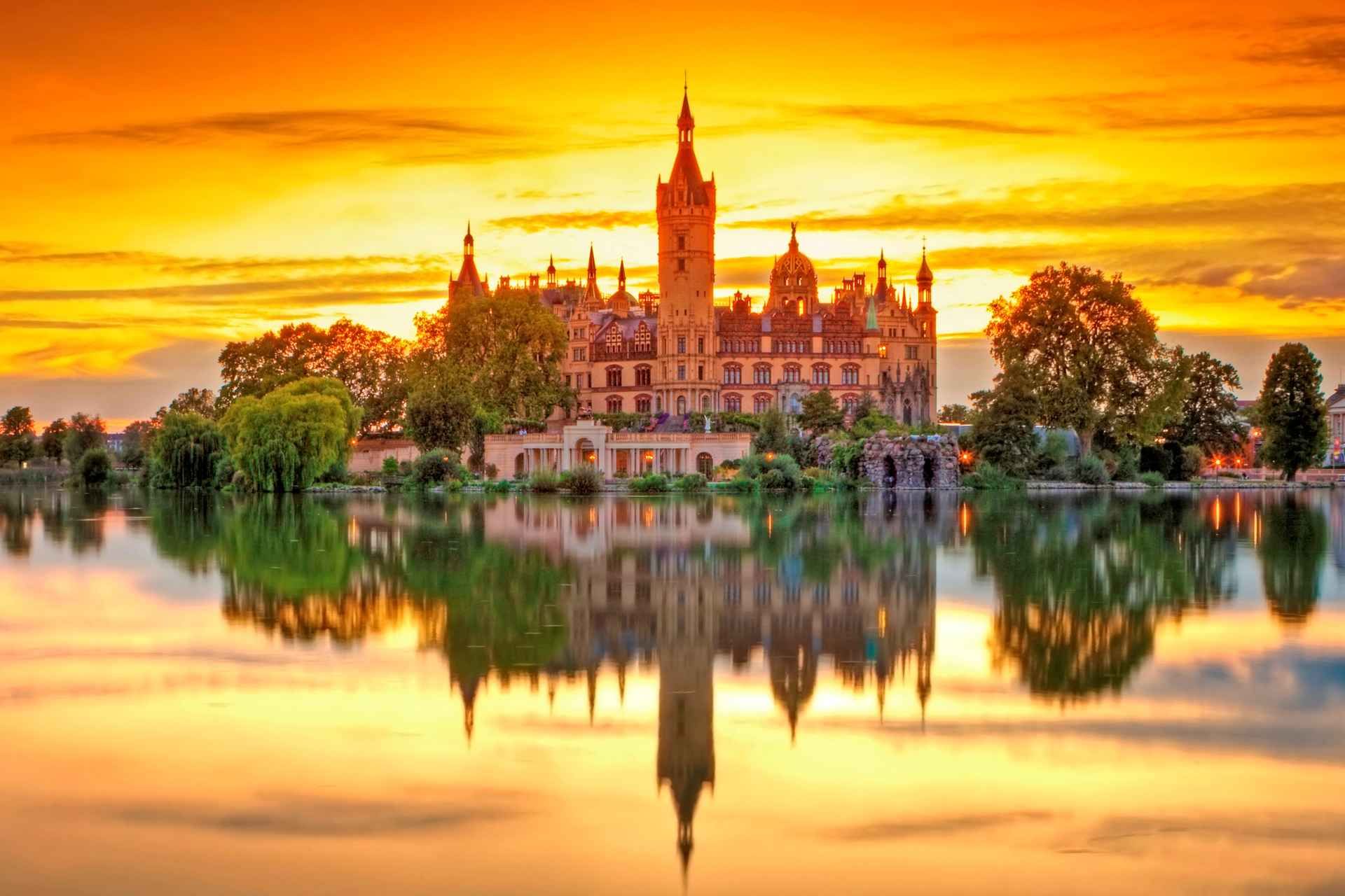 Schwerin: City Highlights Guided Tour