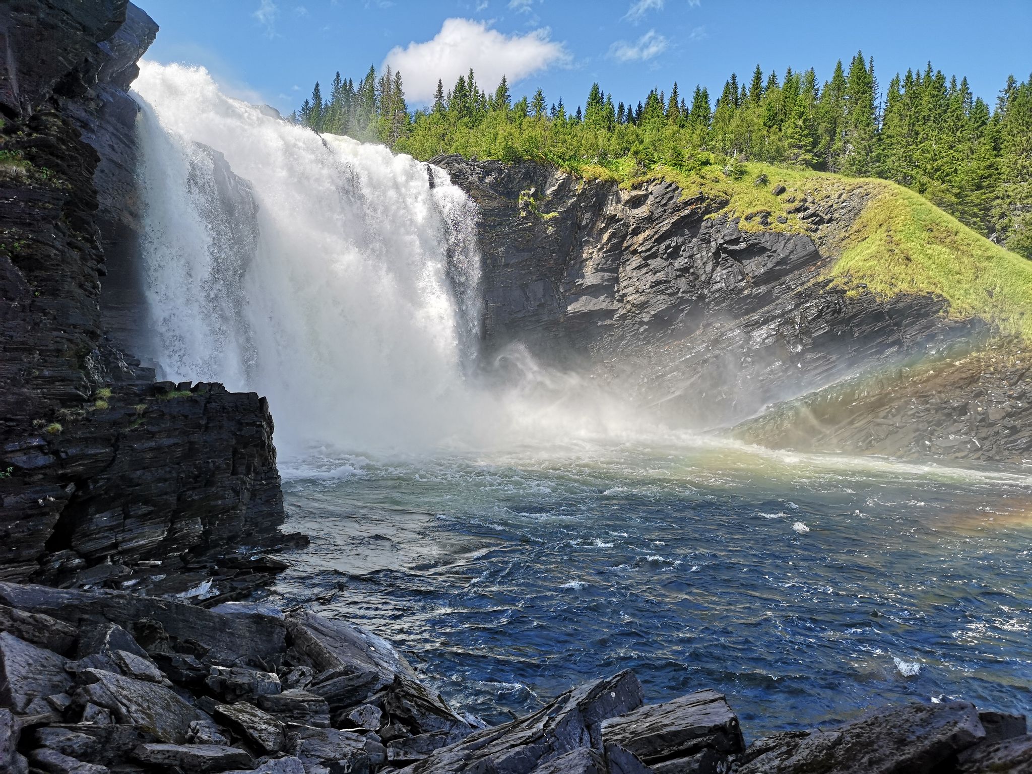 photo of Tännforsen - largest waterfall in Sweden.
