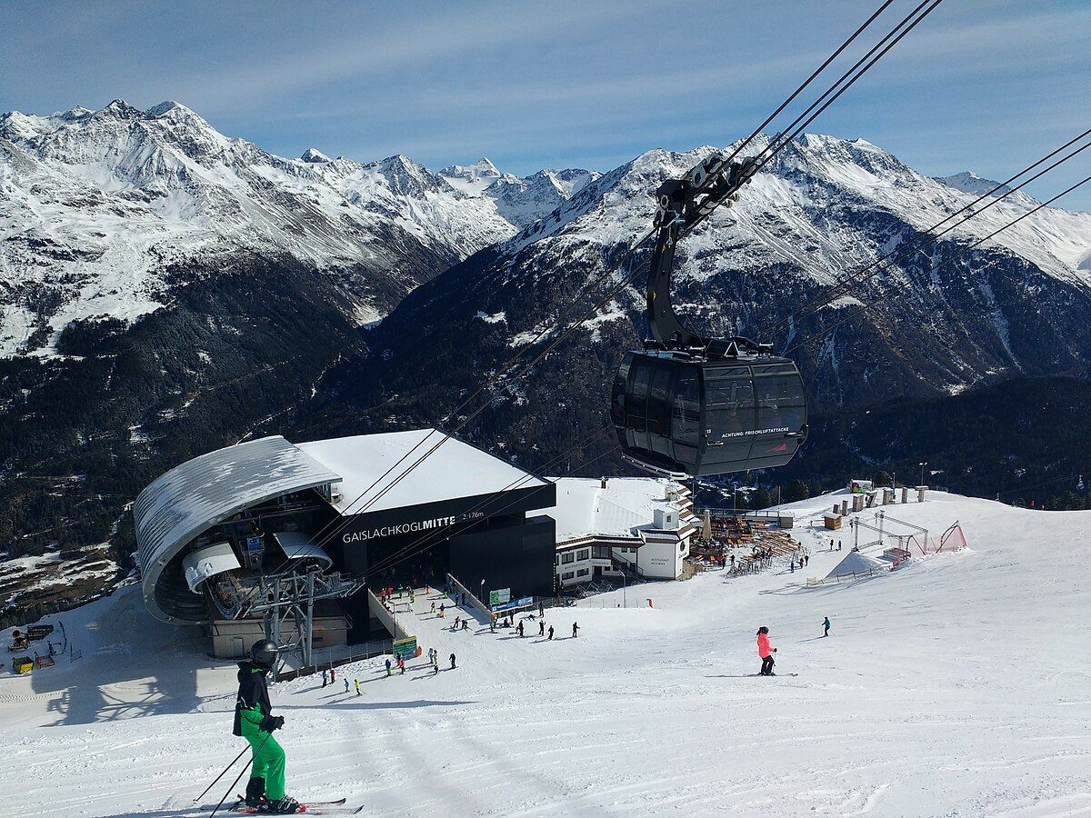 photo of Gaislachkogelbahn Mittelstation in Sölden, Austria.