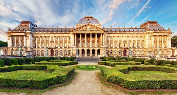 photo of view of Cinquantenaire Arcade Neoclassical style in Park of the Fiftieth Anniversary Parc du Cinquantenaire Jubelpark Jubilee Park in European Quarter of Brussels city, Brussels-Capital Region, Belgium
