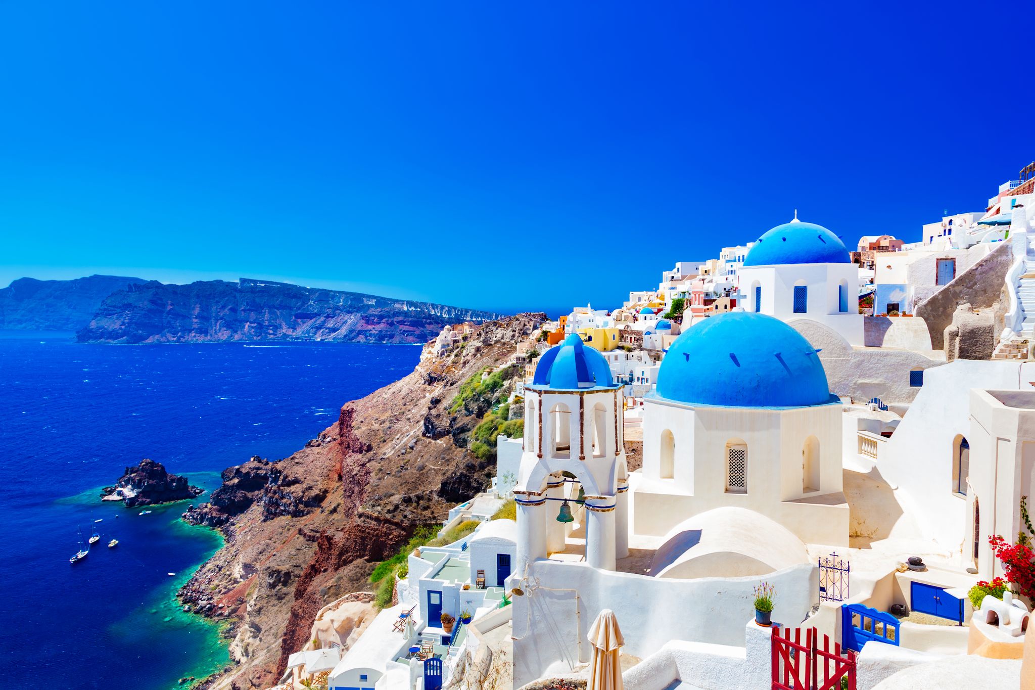 Photo of beautiful White architecture of Oia village on Santorini island, Greece.