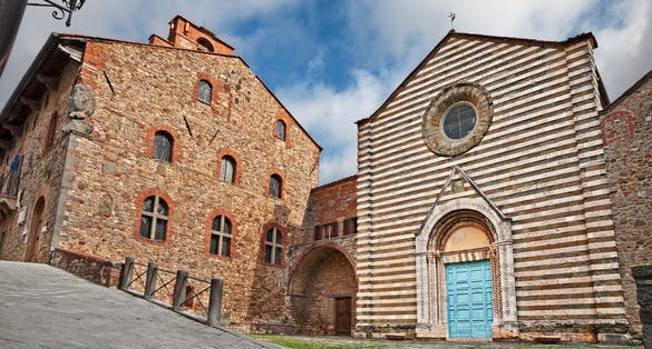 Lucignano, Arezzo, Tuscany, Italy: the medieval church of San Francesco and the ancient town hall Palazzo Pretorio in the center of the picturesque Tuscan town.