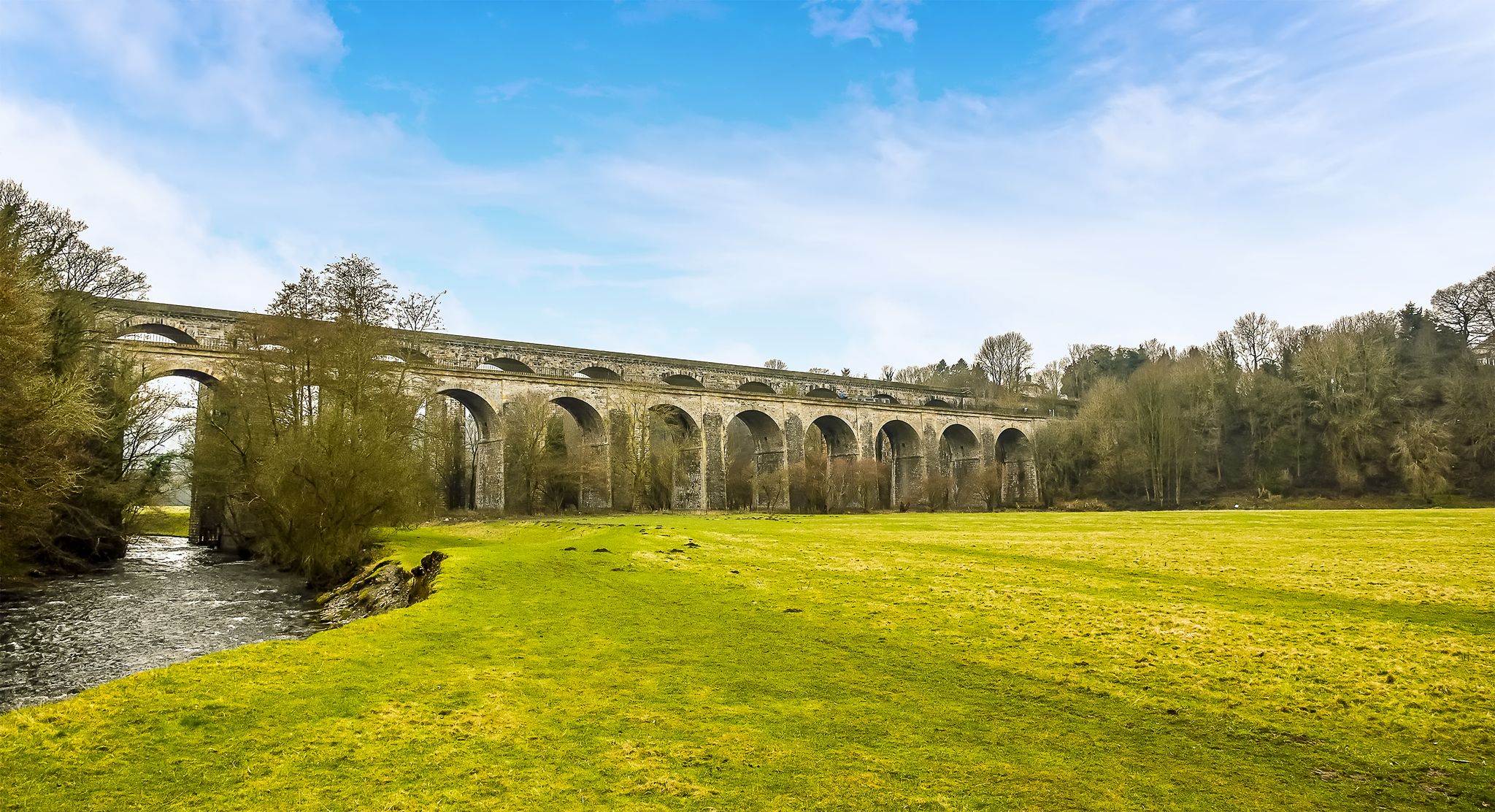 Photo of the aqueduct and the railway viaduct at Chirk, Wales.