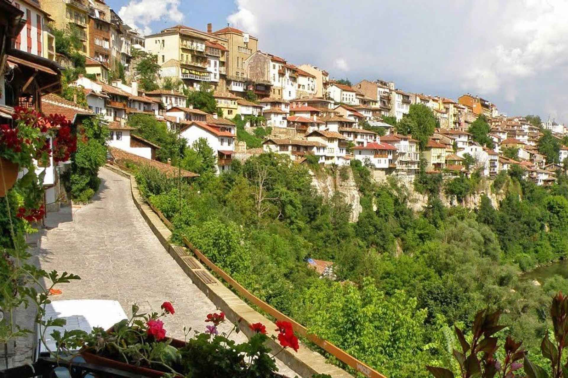 Bulgaria: Private Daytrip to Veliko Tarnovo and Buzludzha