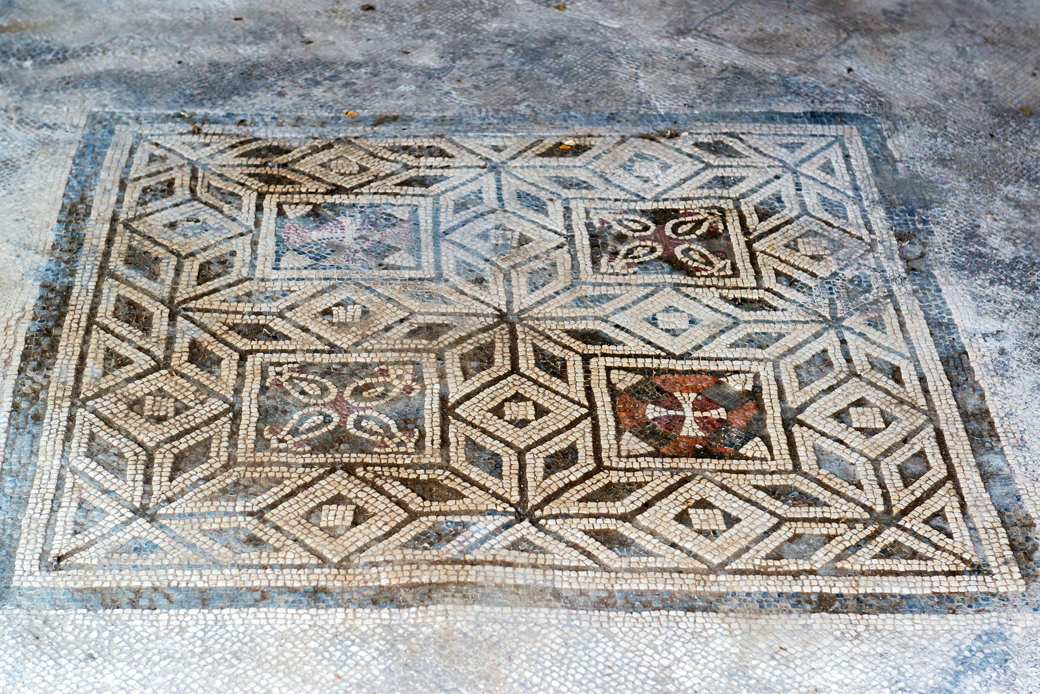 photo of Floor mosaic pattern in Pompeii near Naples. Pompeii is one of the main landmarks of Italy. Decoration of a house interior in Pompeii. Beautiful ancient Roman image inside the Pompeii building.