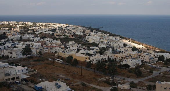 phot of view Overview of Kamari, Greece.