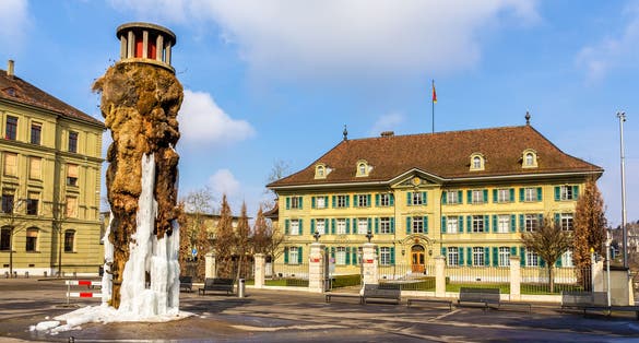 photo of frozen Meret Oppenheim Fountain and Police office at Waisenhausplatz in Bern, Switzerland.
