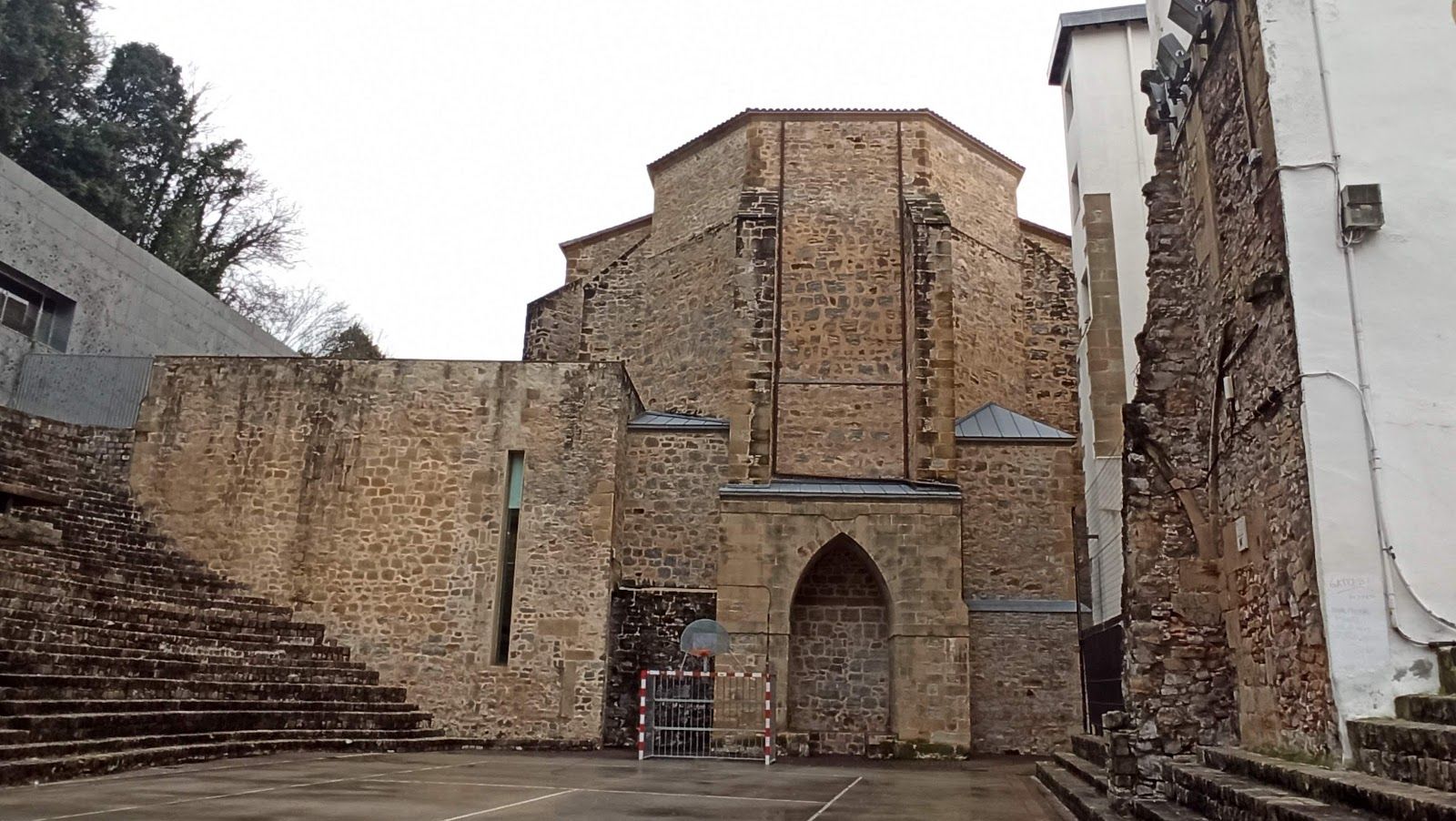 Trinitate Plaza travel guide