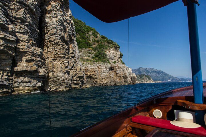Montenegro: Budva Boat Tour with Sightseeing and Snorkeling