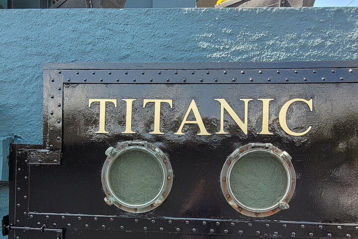 Private Tour , Blarney Castle, jameson Distillery and Cobh.