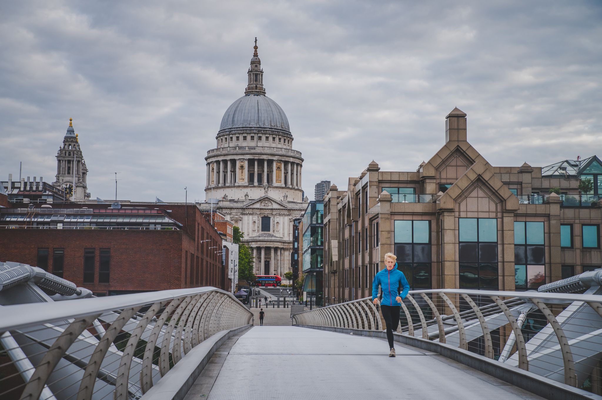 Runner in London, St Paul's Cathedral and Millennium Footbridge.