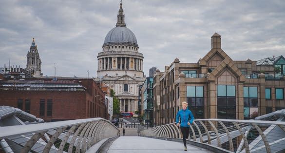 Runner in London, St Paul's Cathedral and Millennium Footbridge.