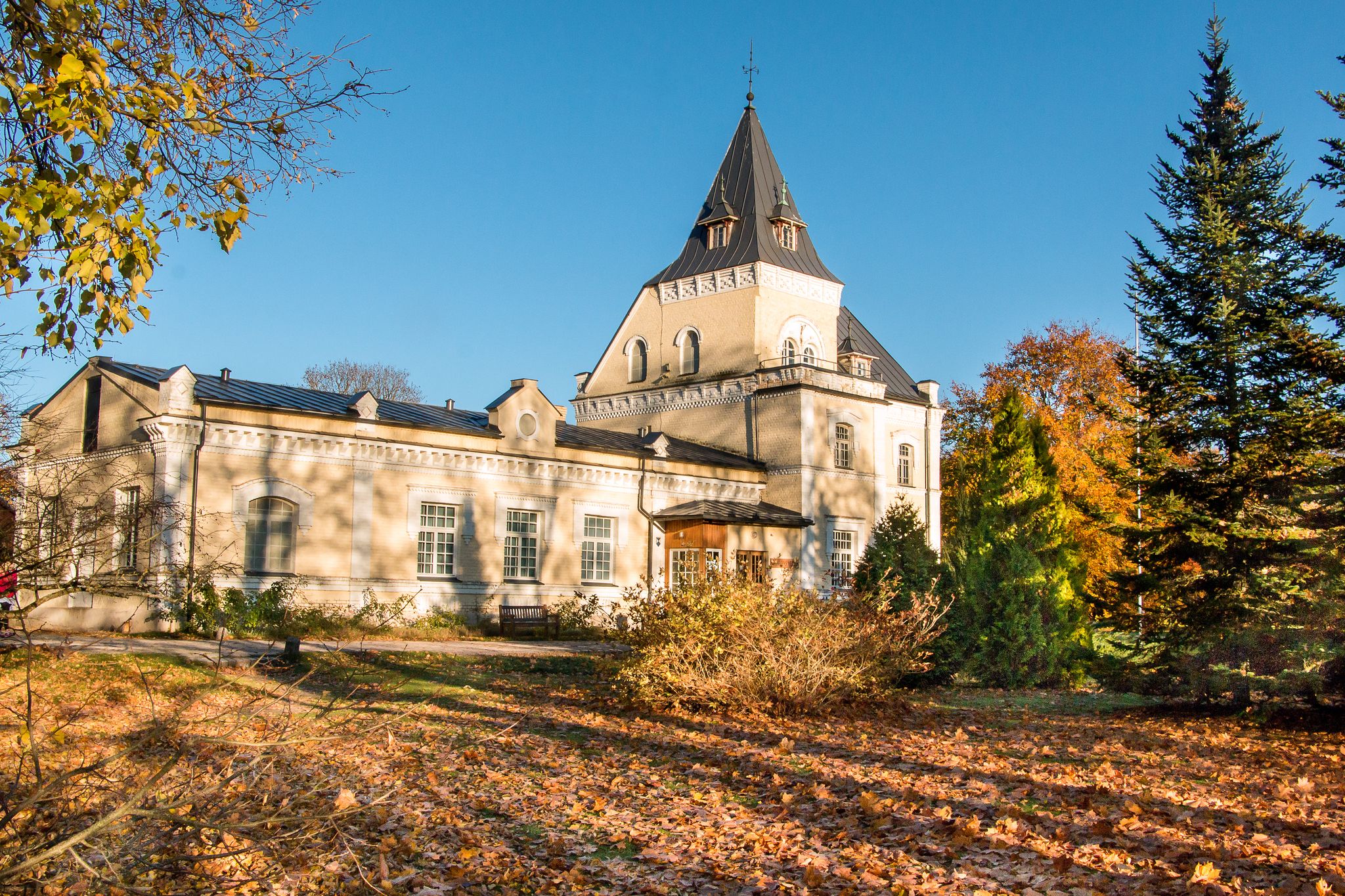 Ēdole Castle travel guide