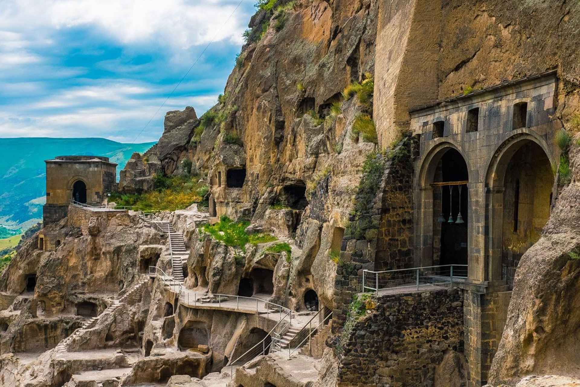 Tbilisi: Borjomi, Rabati & Vardzia Adventure Guided Tour