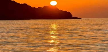 Cefalù: Boat tour along the coast of Cefalù with aperitif and snorkeling