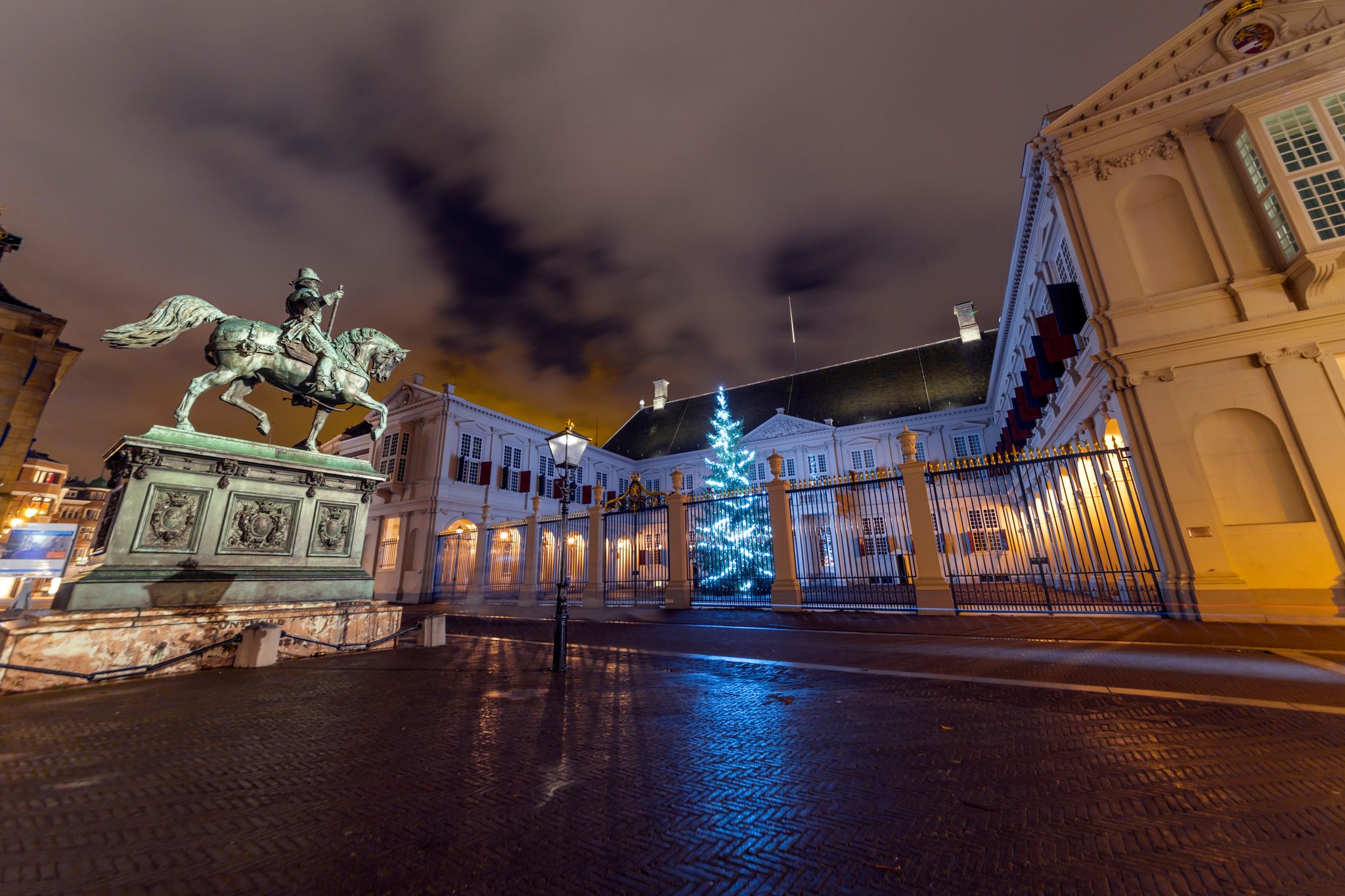 photo of Noordeinde Palace with Christmas tree at night in The Hague, The Netherlands.