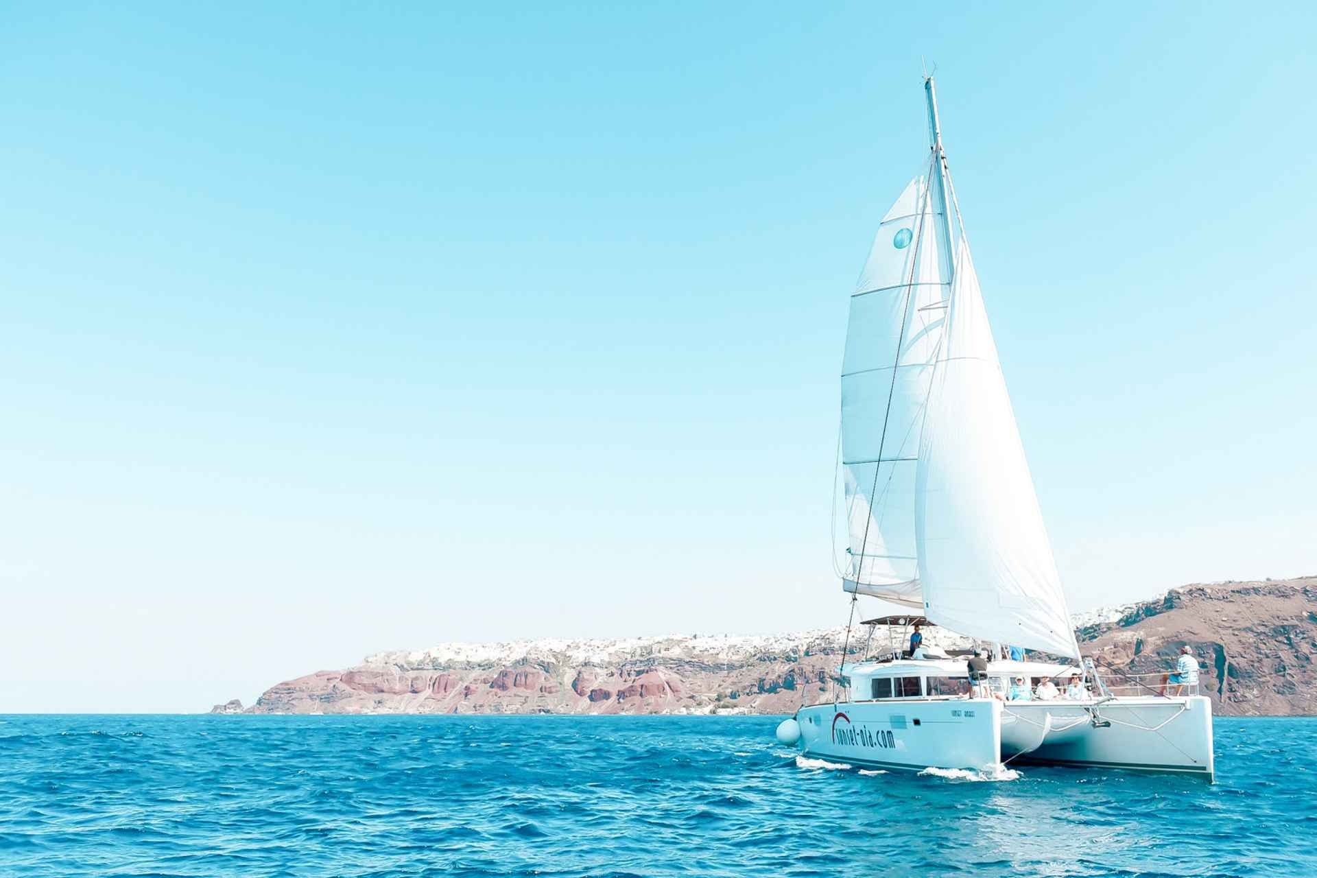 Santorini: Catamaran Tour with BBQ Meal and Unlimited Drinks
