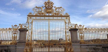 Versailles Palace and Gardens Guided Tour with Reserved Access