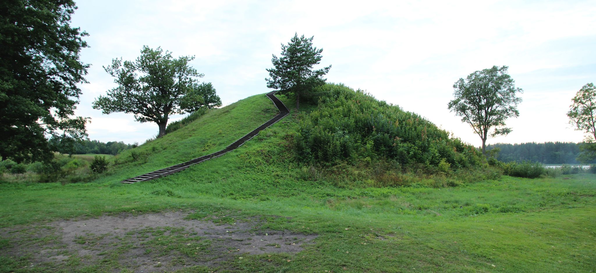 Taurapilio piliakalnis