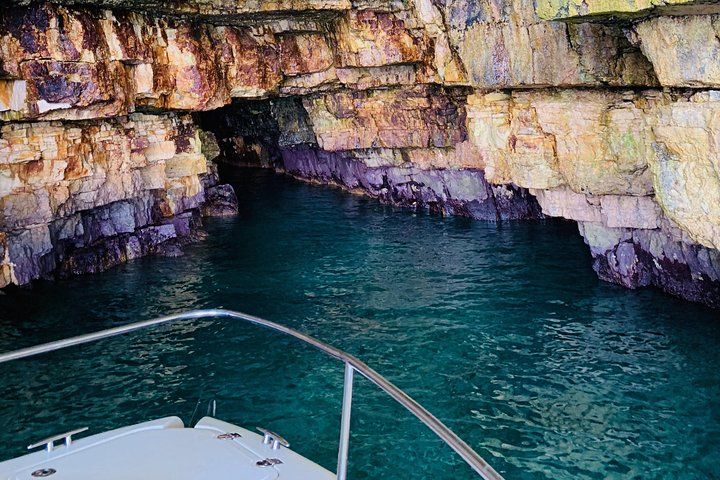 Boat tour of the Polignano a Mare caves with aperitif