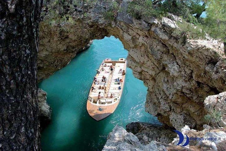 Desirèe experience. Visit of the marine caves of Vieste