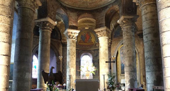 Les colonnes peintes.