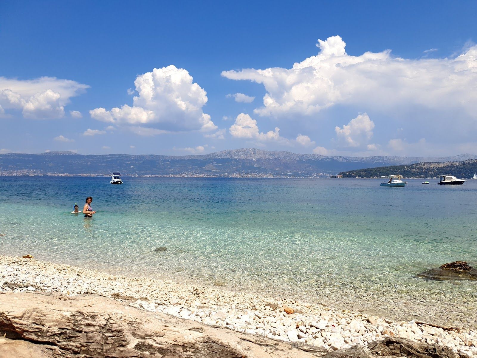 plaža Kava Slatine, Slatine, Grad Split, Split-Dalmatia County, Croatia