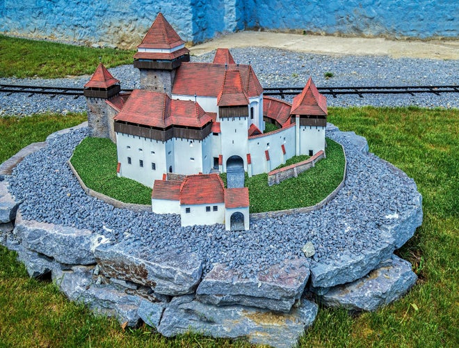 miniature-medieval-castle-model.jpg