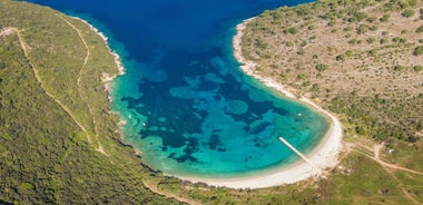 Saranda: Boat tour to 7 destinations including free umbrella