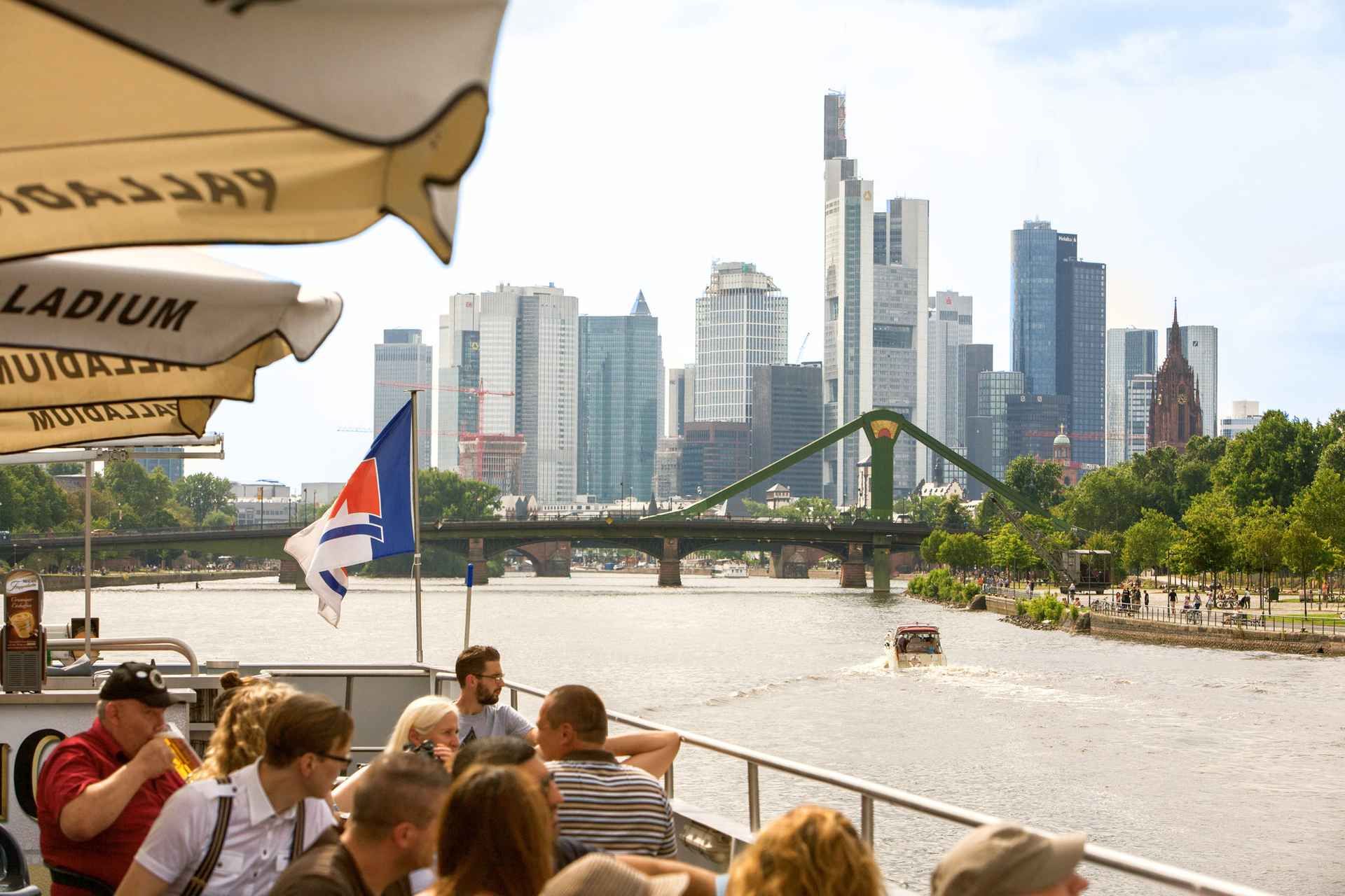 Frankfurt: 1-Hour Panorama Boat Cruise on the river Main