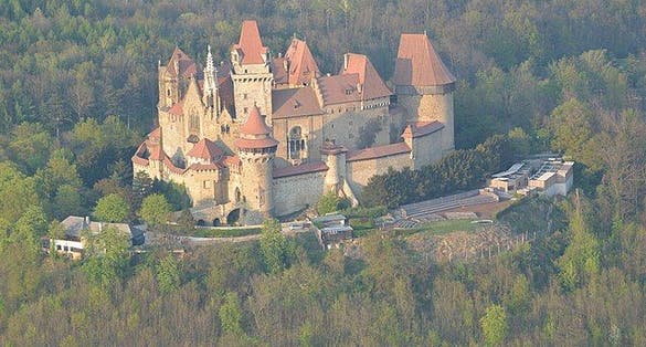 Photo of Burg Kreuzenstein.