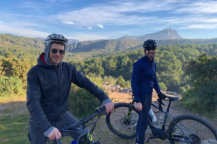 E-Bike tour of Sainte Victoire Mountain, Aix-en-Provence