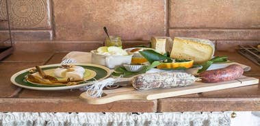 Small-group Street food tour in Pavia