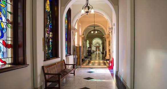  The inside of the City Hall is made from different types of marble. It houses also dozens of paintings, busts, statues and stained glass windows. Great tourists attraction.