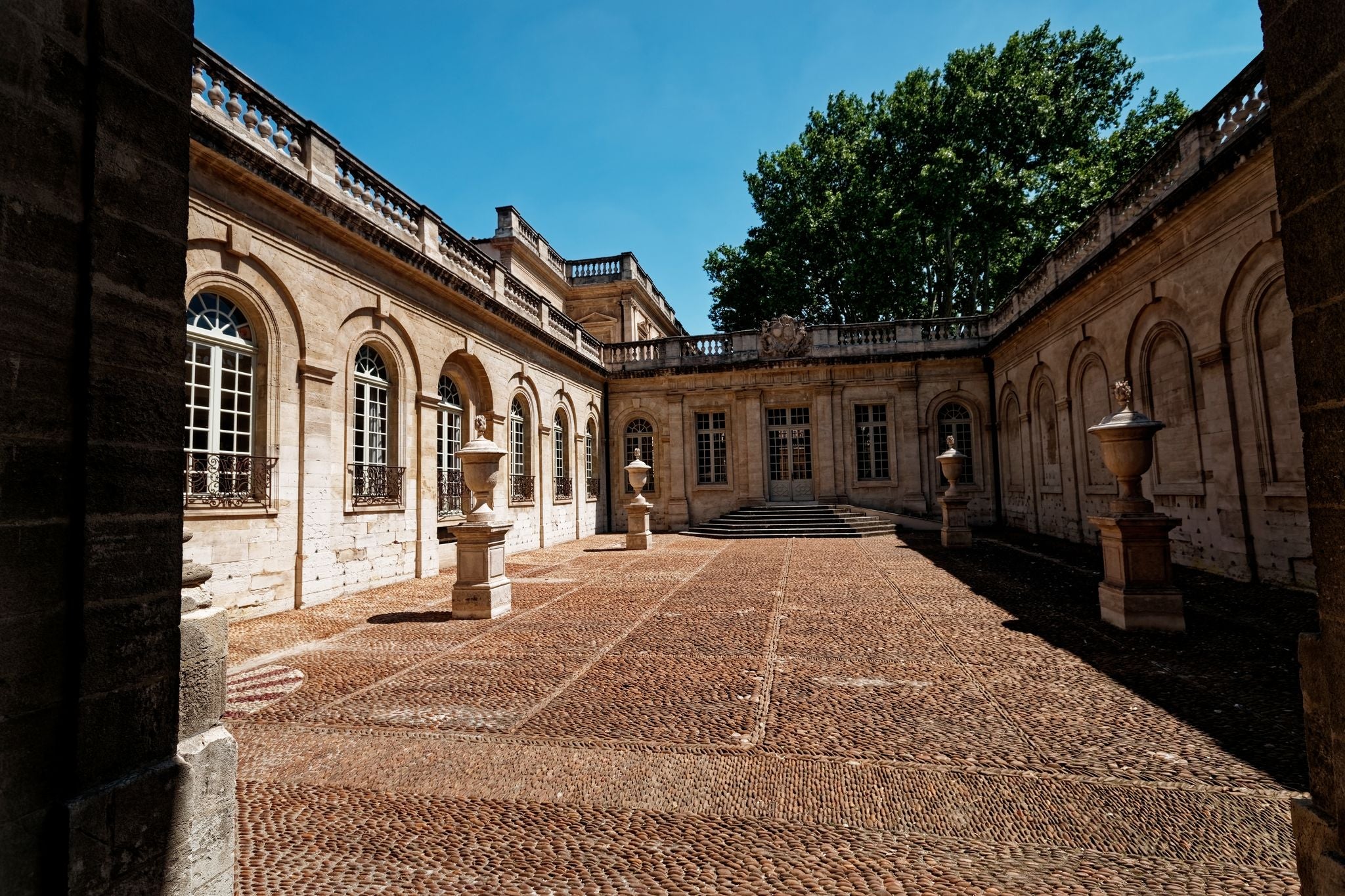  Avignon - Rue Joseph Vernet - View East on the Courtyard of Hôtel de Villeneuve-Martignan 1749 by Jean-Baptiste Franque - Musée Calvet