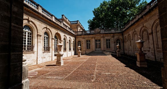  Avignon - Rue Joseph Vernet - View East on the Courtyard of Hôtel de Villeneuve-Martignan 1749 by Jean-Baptiste Franque - Musée Calvet