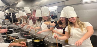 Siena: Pasta and Tiramisu Cooking Class with Wine