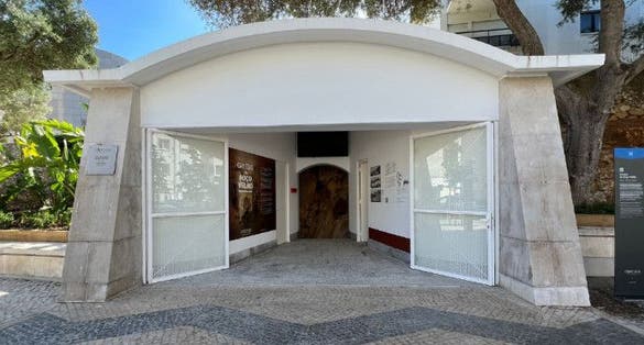 Grutas do Poço Velho,Portugal.