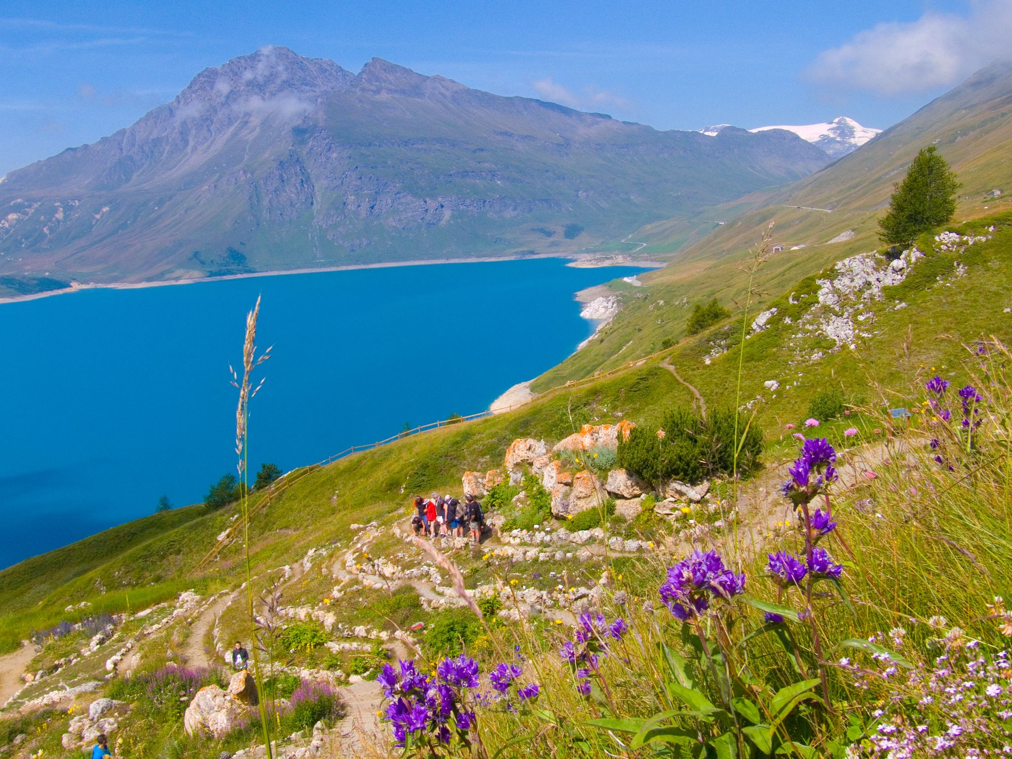 Lanslevillard ski trips